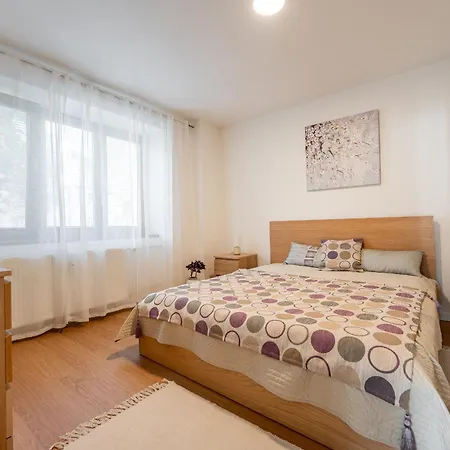 3 Private Flat Center Fresh And New!