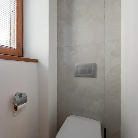 3 Private Flat Center Fresh And New!